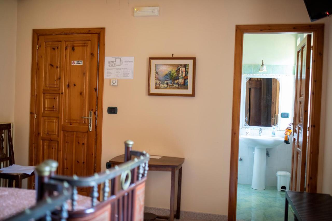 Hotel La Ginestra à Castel San Lorenzo Extérieur photo