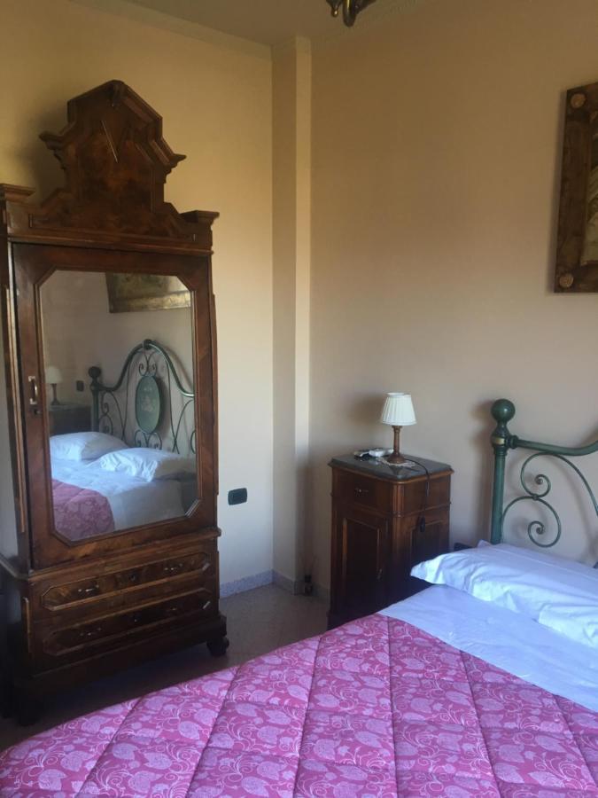 Hotel La Ginestra à Castel San Lorenzo Extérieur photo