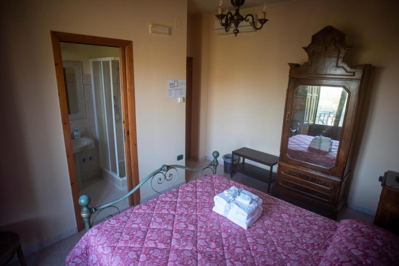 Hotel La Ginestra à Castel San Lorenzo Extérieur photo