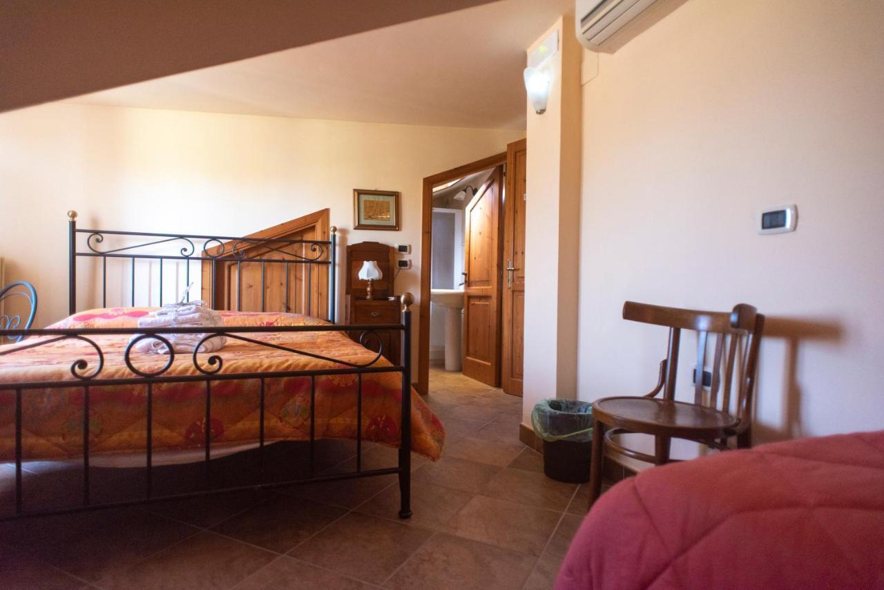 Hotel La Ginestra à Castel San Lorenzo Extérieur photo