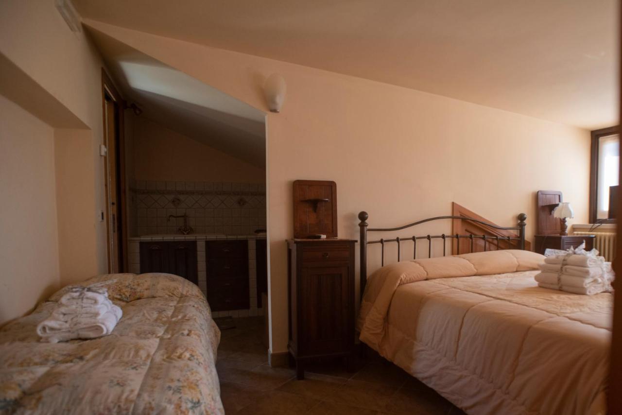 Hotel La Ginestra à Castel San Lorenzo Extérieur photo