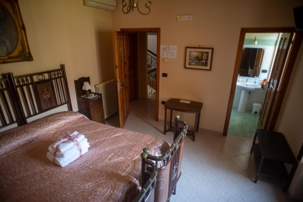 Hotel La Ginestra à Castel San Lorenzo Extérieur photo