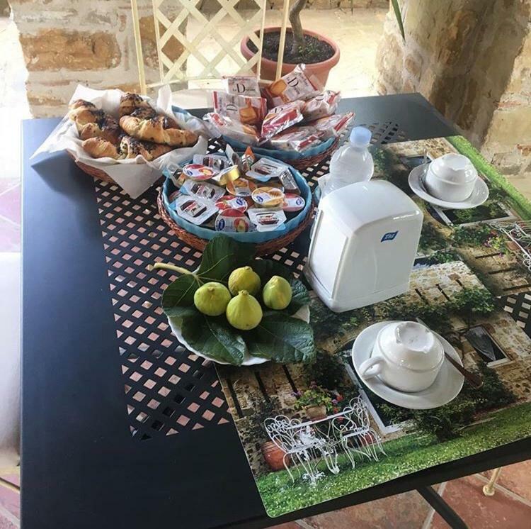 Hotel La Ginestra à Castel San Lorenzo Extérieur photo